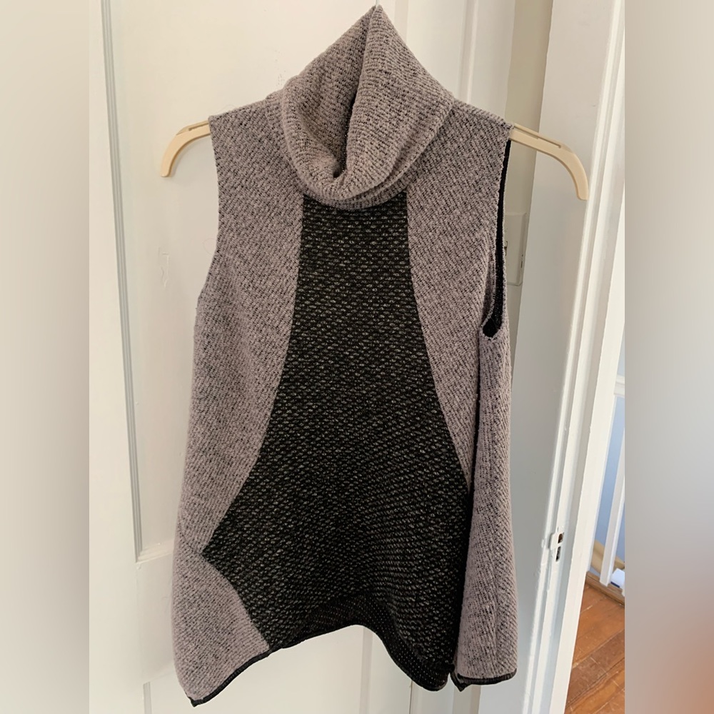 THML XS  sleeveless turtleneck